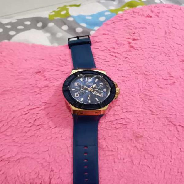 RELOJ GUESS 100M/330FT ORIGINAL COLOR AZUL CON DORADO Y