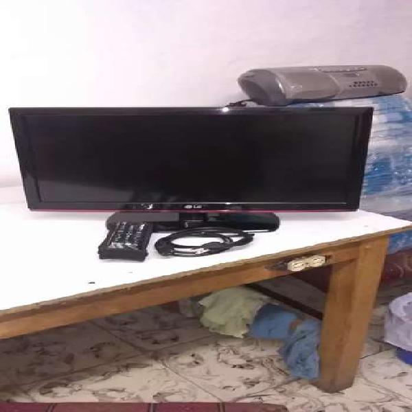 TV MONITOR LG 22" LCD CON CONTROL REMOTO.