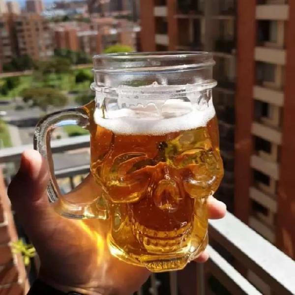 Vaso cervecero de calavera