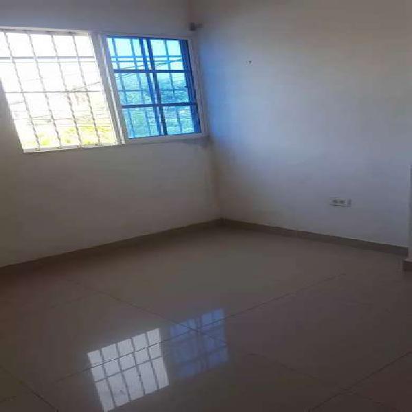 Arriendo habitacion para señorita sola que estudie o