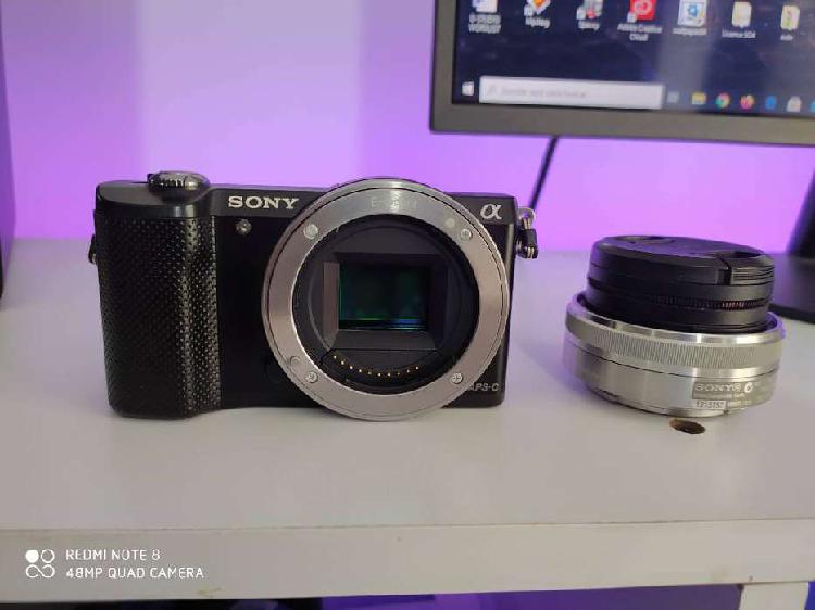 Camara Sony A5000 +lente sony 16mm 2.8 fijo