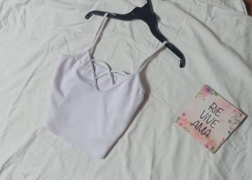 Crop top blanco escote cruzado