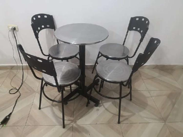 Juego de mesa + 4 sillas