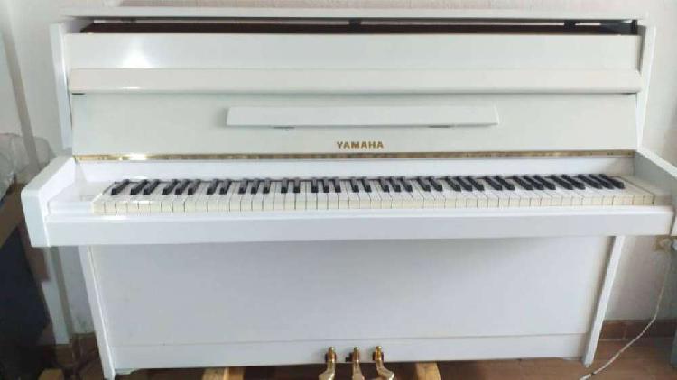 Piano Vertical Acústico Yamaha Japones Tres Pedales