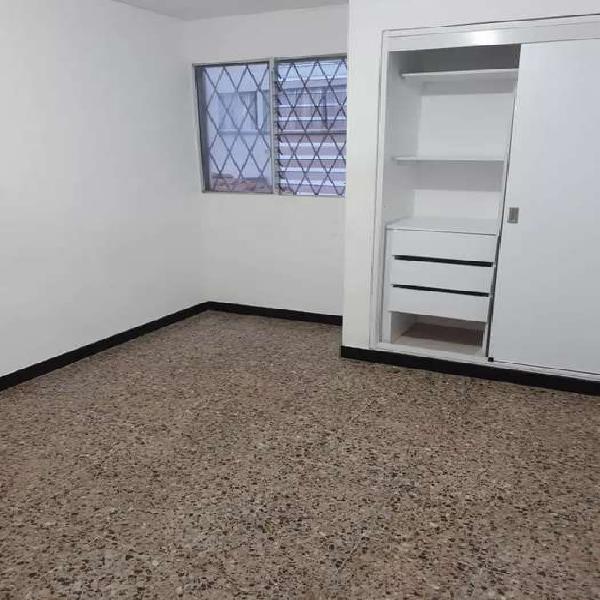 Se alquila habitación con baño privado y derecho a