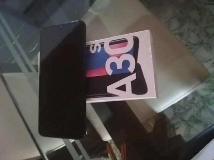 Se vende samsum galaxy 30 S