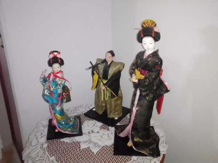 Set de dos japonesas y un samurai