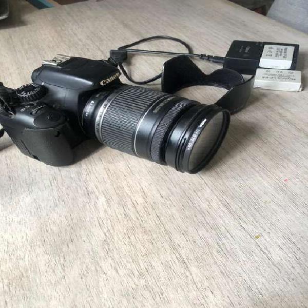 Camara Canon EOS 550D con lente EFS 18-200mm