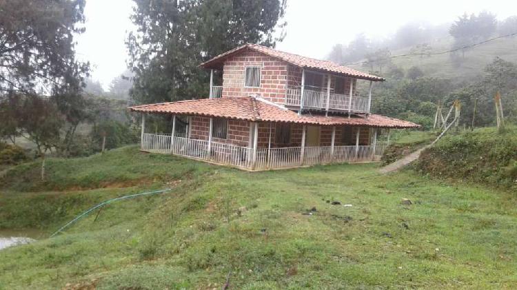 Casa Finca 2700 mts - Versalles Antioquia