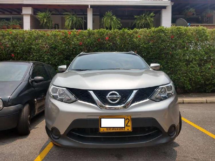 Nissan Qashqai Advance 2017 color Plata. Excelente estado,