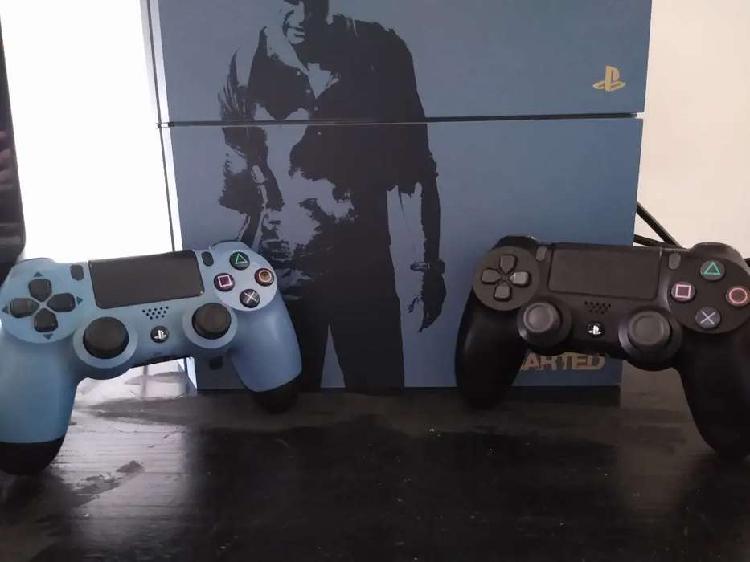 Playstation 4 con 3 juegos y 2 palancas