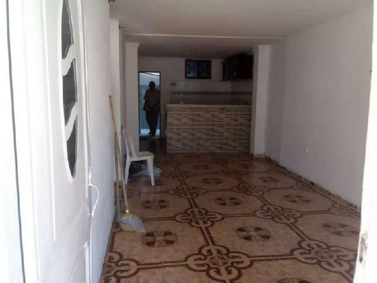 Se arrienda casa en Los Almendros 3 etapa