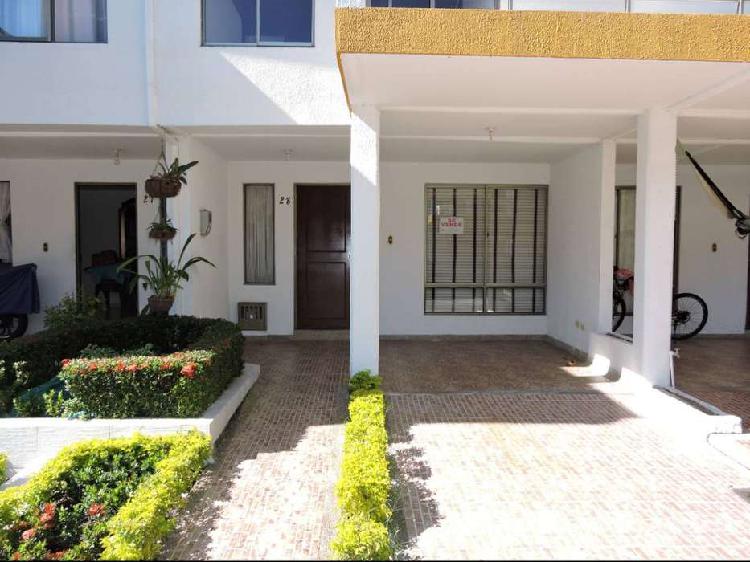 VENDO CASA SECTOR ANILLO VIAL - CONJUNTO