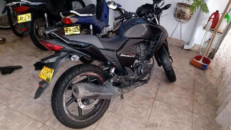 VENDO HONDA INVICTA 150