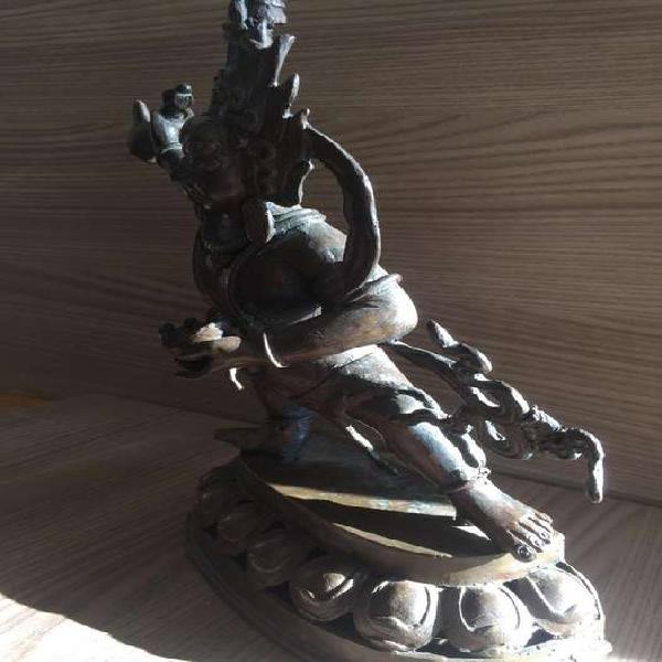 Vendo-Permuto Escultura de Bronce Repujado a mano del Siglo