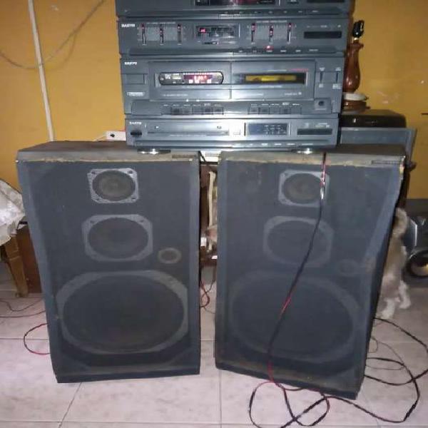 Vendo equipo de sonido antiguo marca sanyo