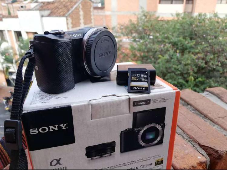 Cámara fotográfica Mirrorless Alpha Sony A5000