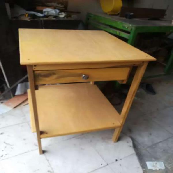 Mesa de madera nueva
