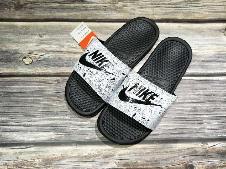 NIKE CHANCLAS