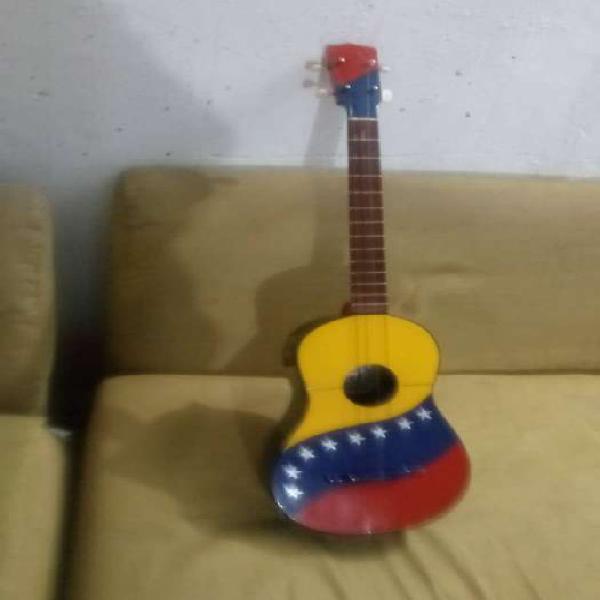 VENDO CUATRO LLANERO PERSONALIZADO, BUEN SONIDO , PERFECTO