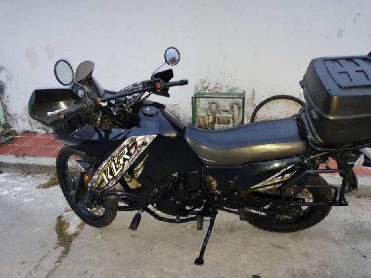 Vendo o permuto moto Kawasaki klr 650