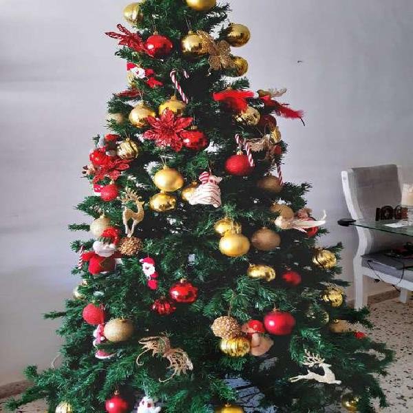 Arbolito de navidad con decoraciones
