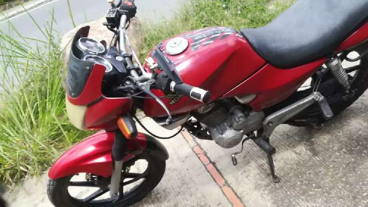Moto Honda Estorm