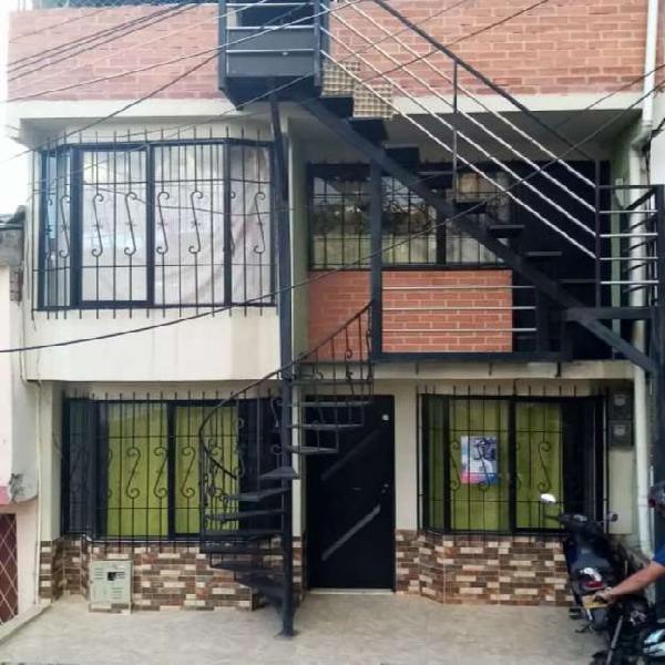 Se arrenda apartamento cerca al centro, amplios espacios,