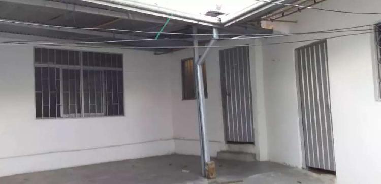 VENDO CASA LOTE CENTRAL