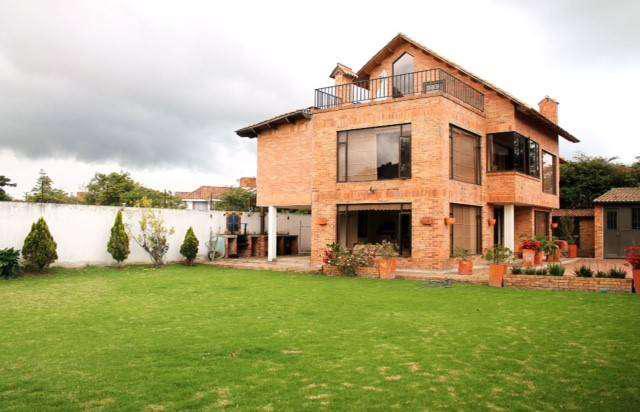 VENDO ESPECTACULAR CASA EN CHIA