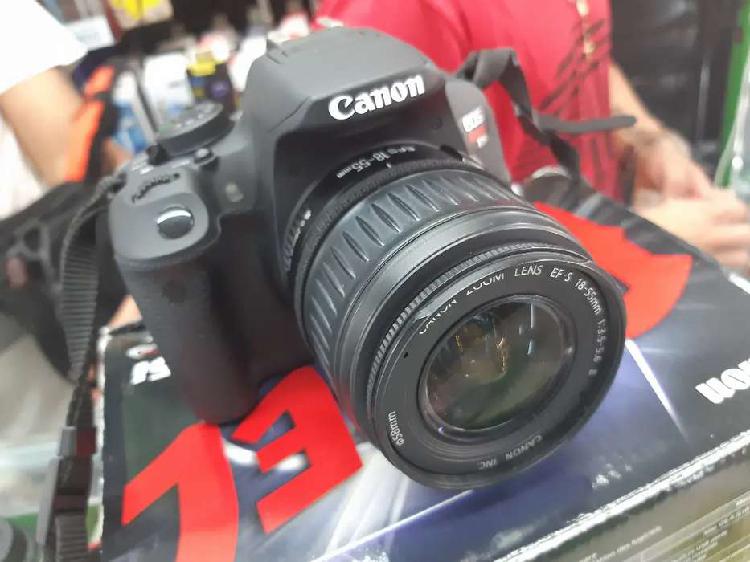 Camara Canon Eos Rebel T5i con lente