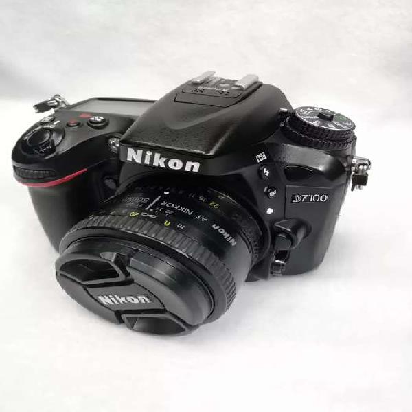 Cámara nikon D7100 con lente 50mm 1.8 D