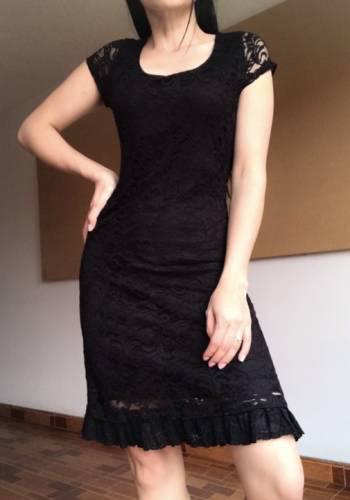 Vestido negro en blonda de ELA