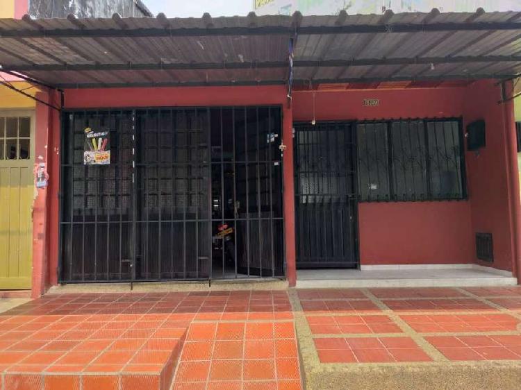 CASA CON LOCAL PARA NEGOCIO FRENTE A UN COLEGIO