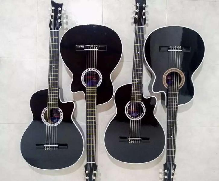 Guitarra acústica en cedro incluye forro y método.