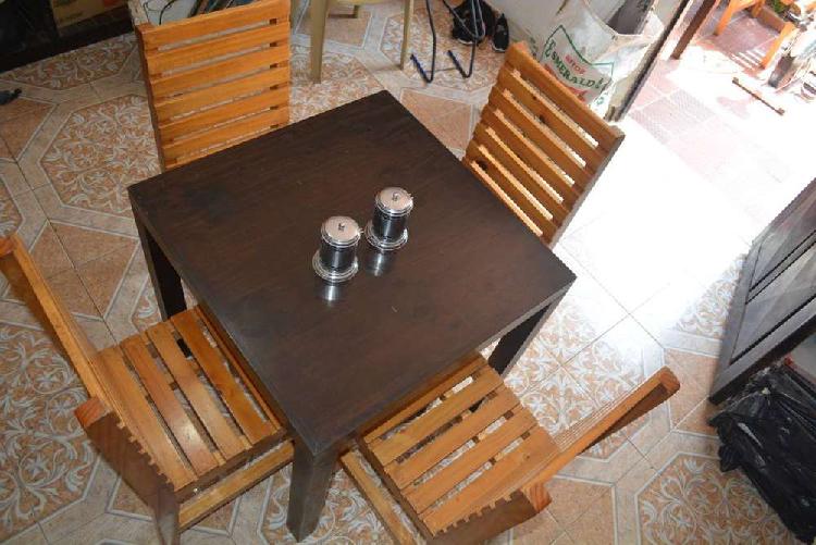 Juego de 4 mesas con sillas en Madera Pino
