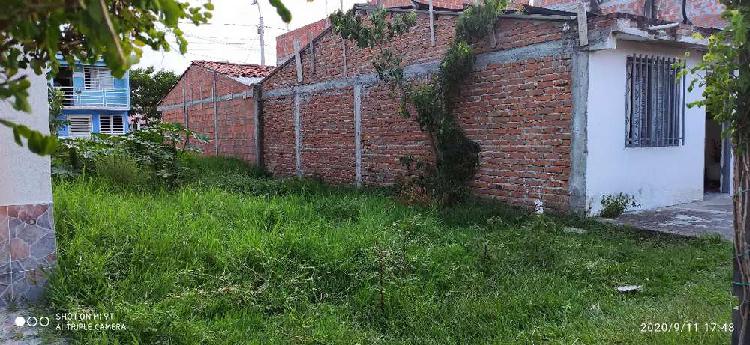 Se vende lote en el barrio los rosales negociable