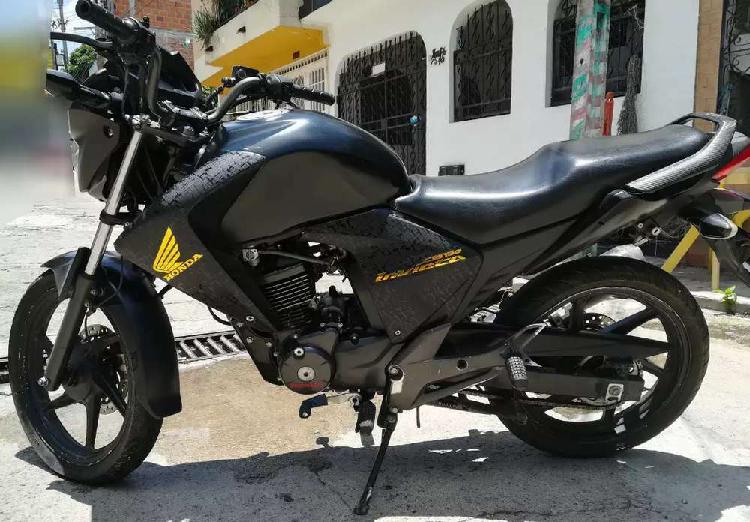 Vendo Moto Honda Invicta