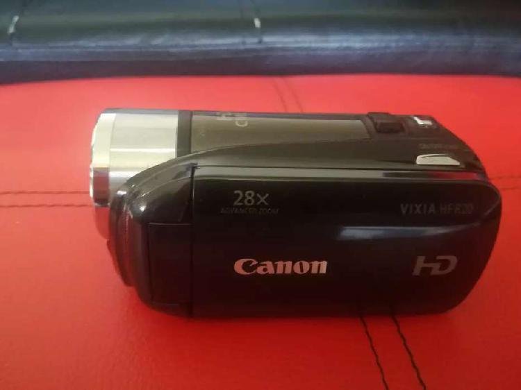 Video cámara Canon VIXIA HF R 20