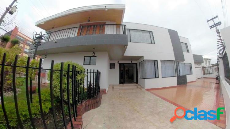 venta Casa en Pontevedra(Bogota) SG CO: 20-496