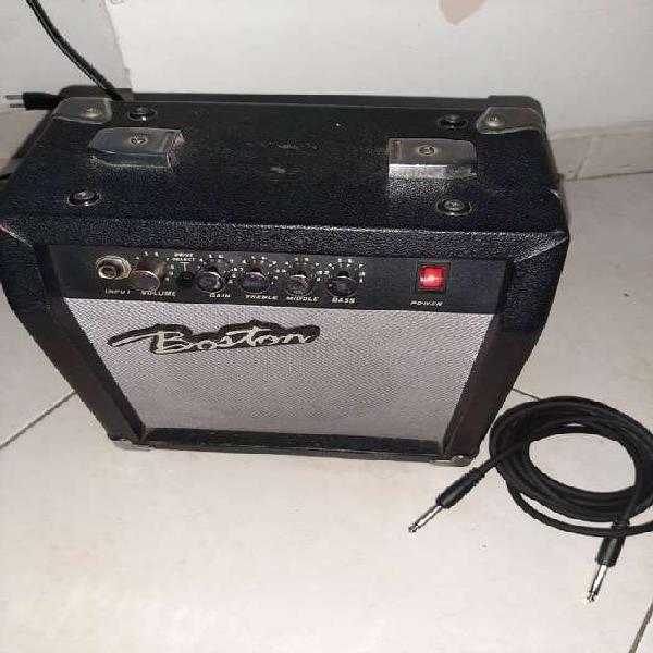 Amplificador De Guitarra Boston 10 W Con Distorsion + cable