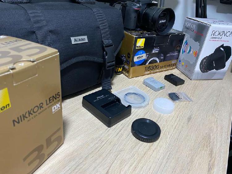 Camara Nikon D5300 Con lentes, maleta original y Accesorios