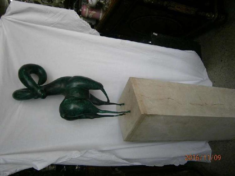 Escultura el carnero bronce patina verde de ricietl