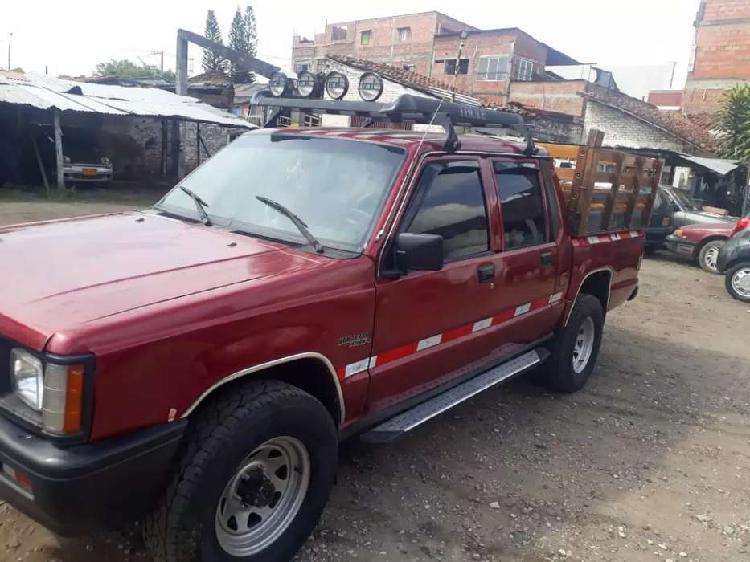 Se vende linda camioneta doble cabina 4*4