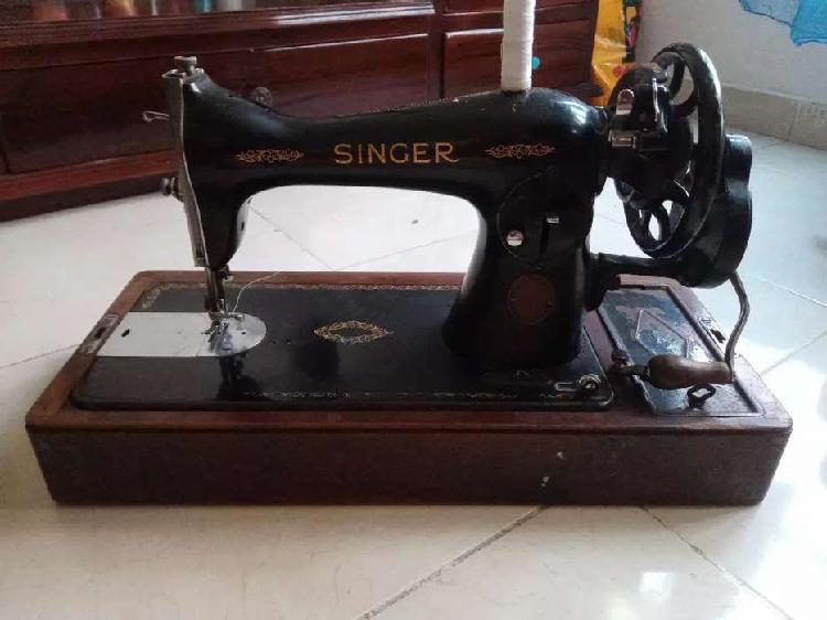 Se vende maquina de coser singer