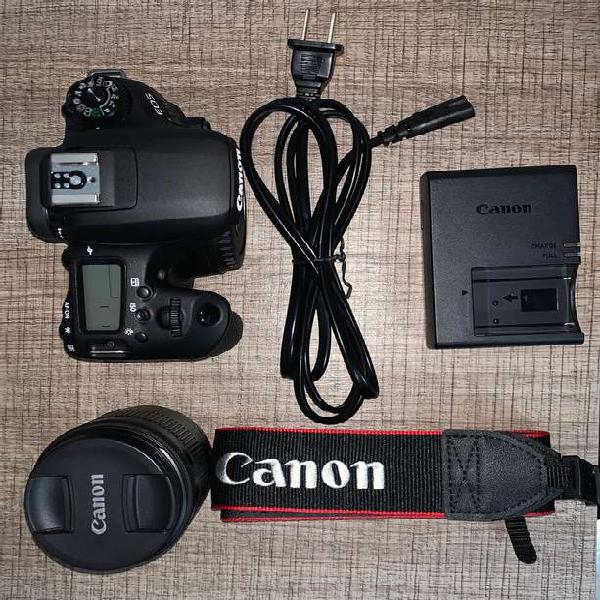 CAMARA CANON EOS 77D