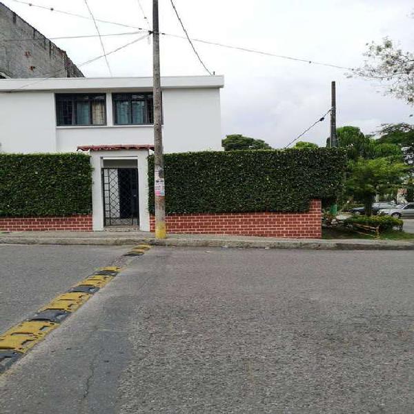 Casa Esquinera Sobre vía Principal