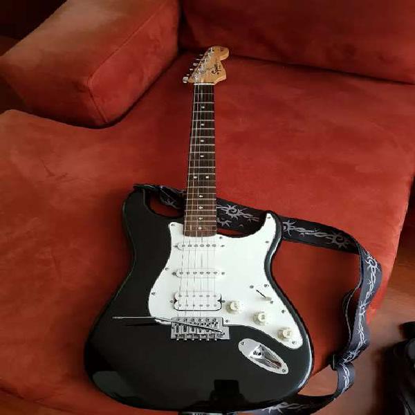 Guitarra eléctrica Fender Squier con estuche