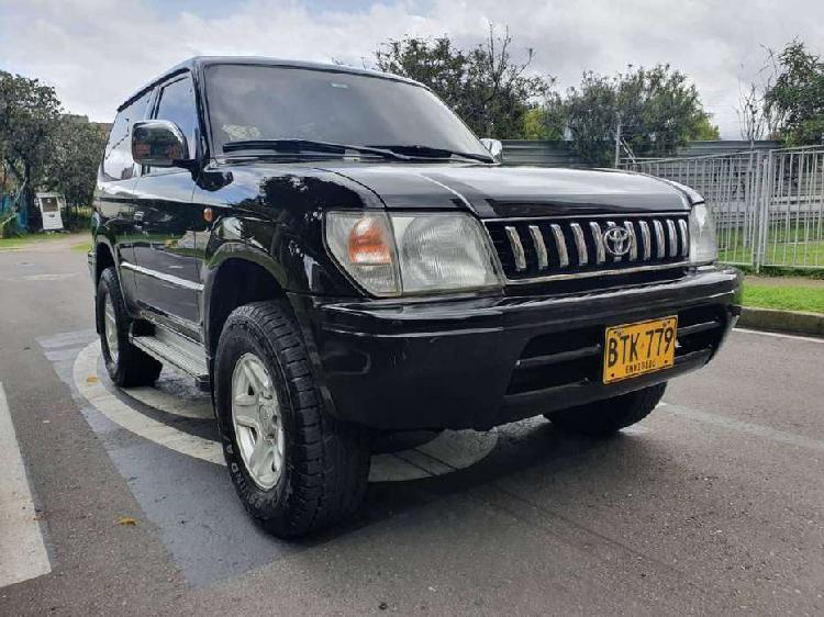 SE VENDE HERMOSA CAMIONETA TOYOTA DE LUJO