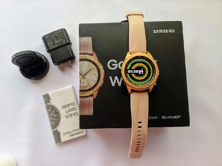 Samsung galaxy watch 42 mm dorado en buen estado